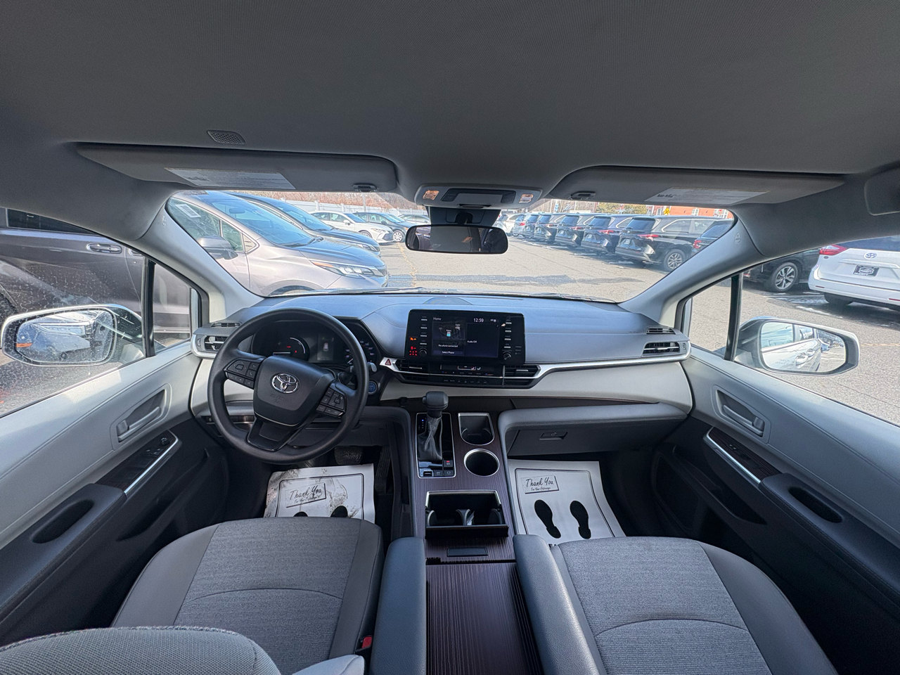 Toyota Sienna LE FWD 8-Passenger (Natl) 2024