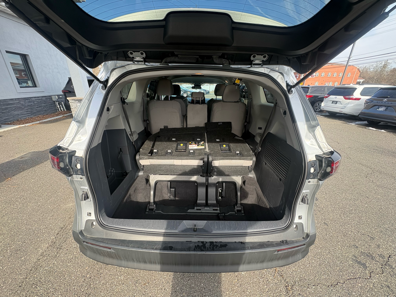 Toyota Sienna LE FWD 8-Passenger (Natl) 2024