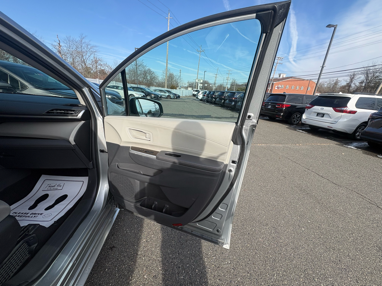 Toyota Sienna LE FWD 8-Passenger (Natl) 2024