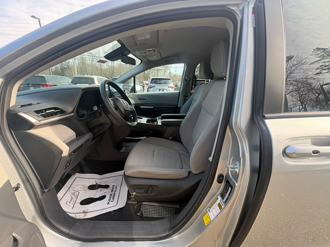 Toyota Sienna LE FWD 8-Passenger (Natl) 2024