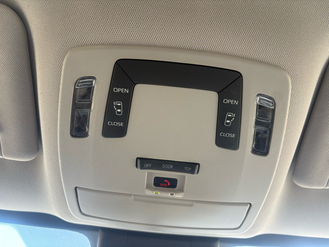 Toyota Sienna LE FWD 8-Passenger (Natl) 2024