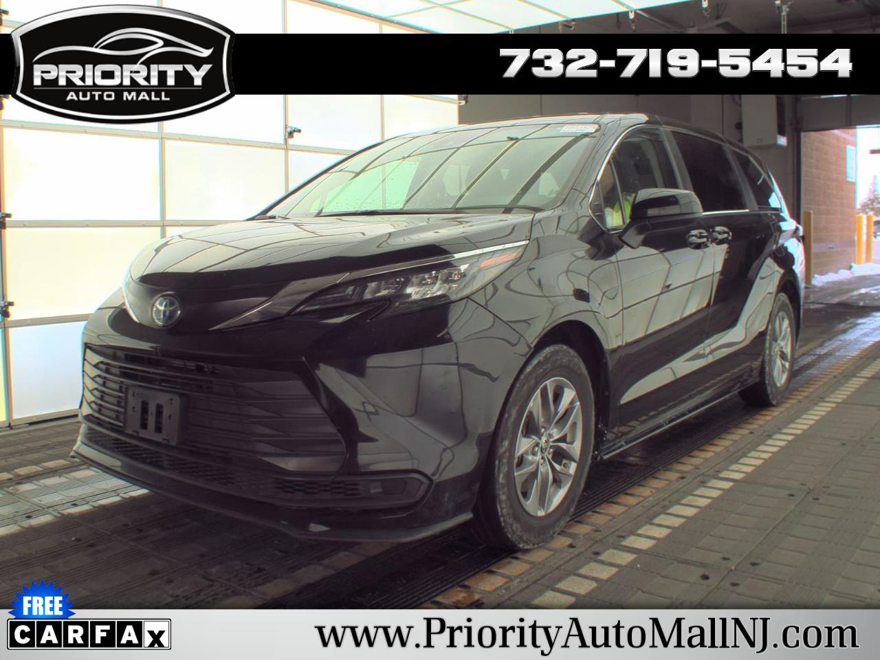 Toyota Sienna LE FWD 8-Passenger (Natl) 2024