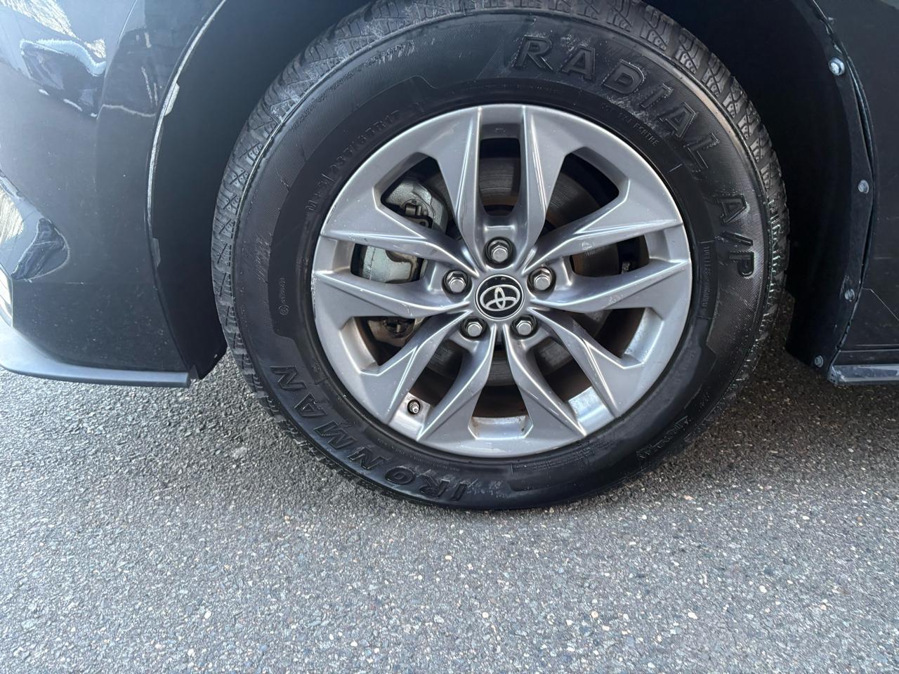 Toyota Sienna LE FWD 8-Passenger (Natl) 2024