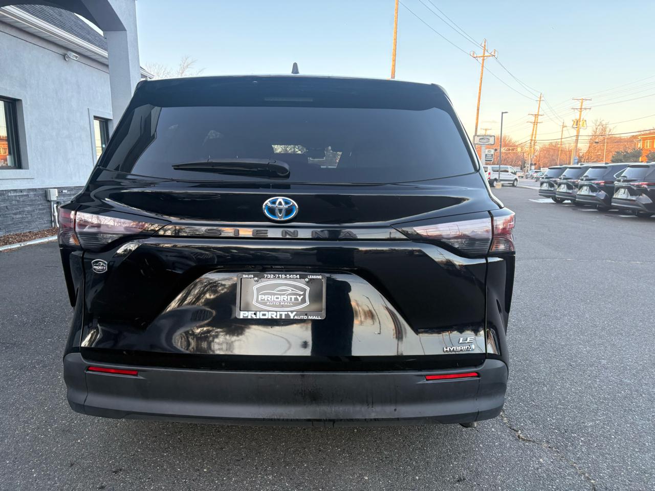 Toyota Sienna LE FWD 8-Passenger (Natl) 2024