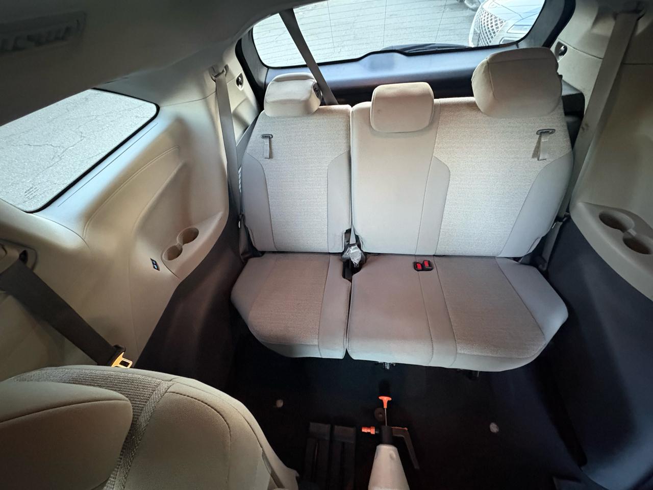 Toyota Sienna LE FWD 8-Passenger (Natl) 2024