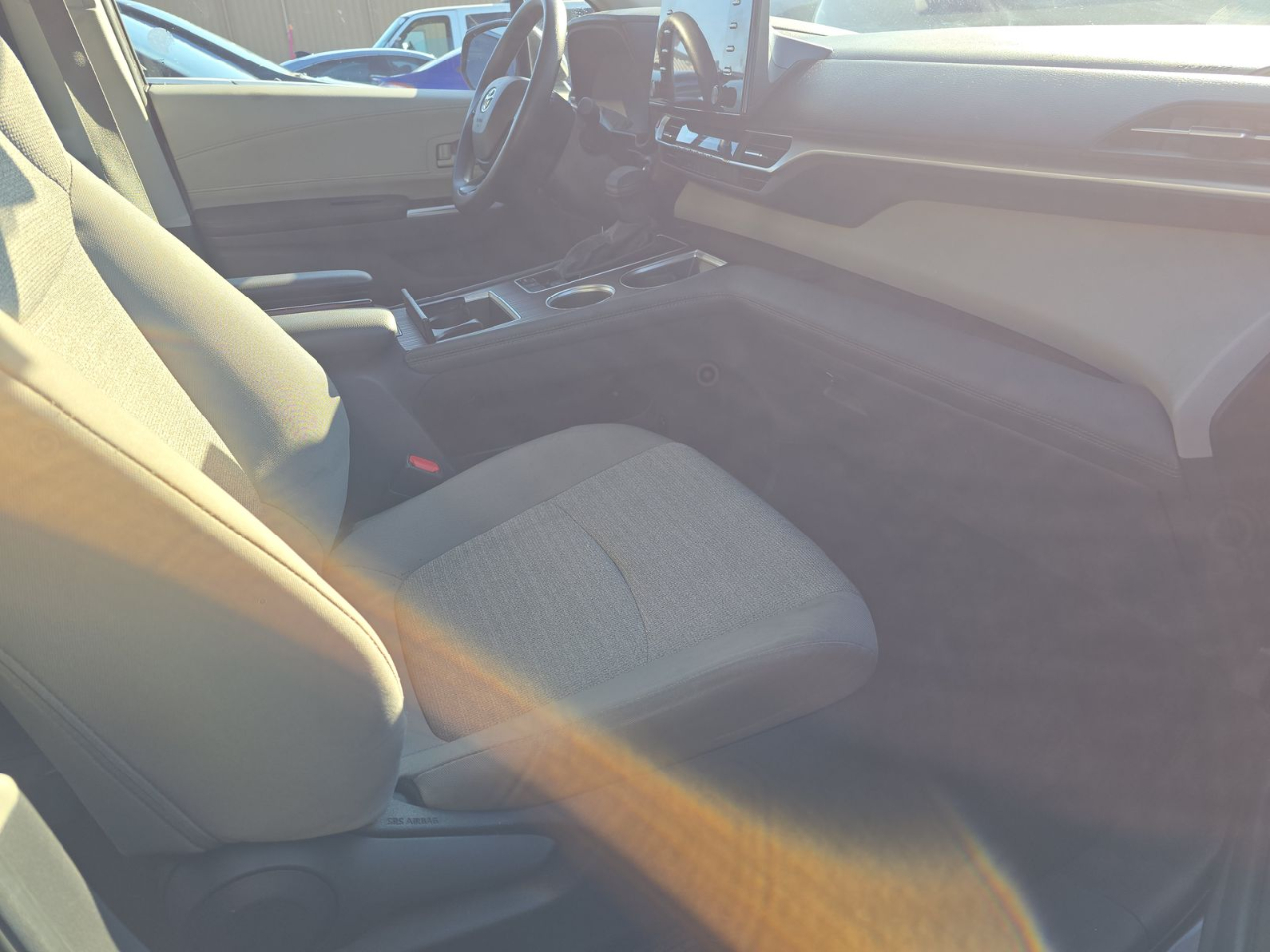 Toyota Sienna LE FWD 8-Passenger (Natl) 2024