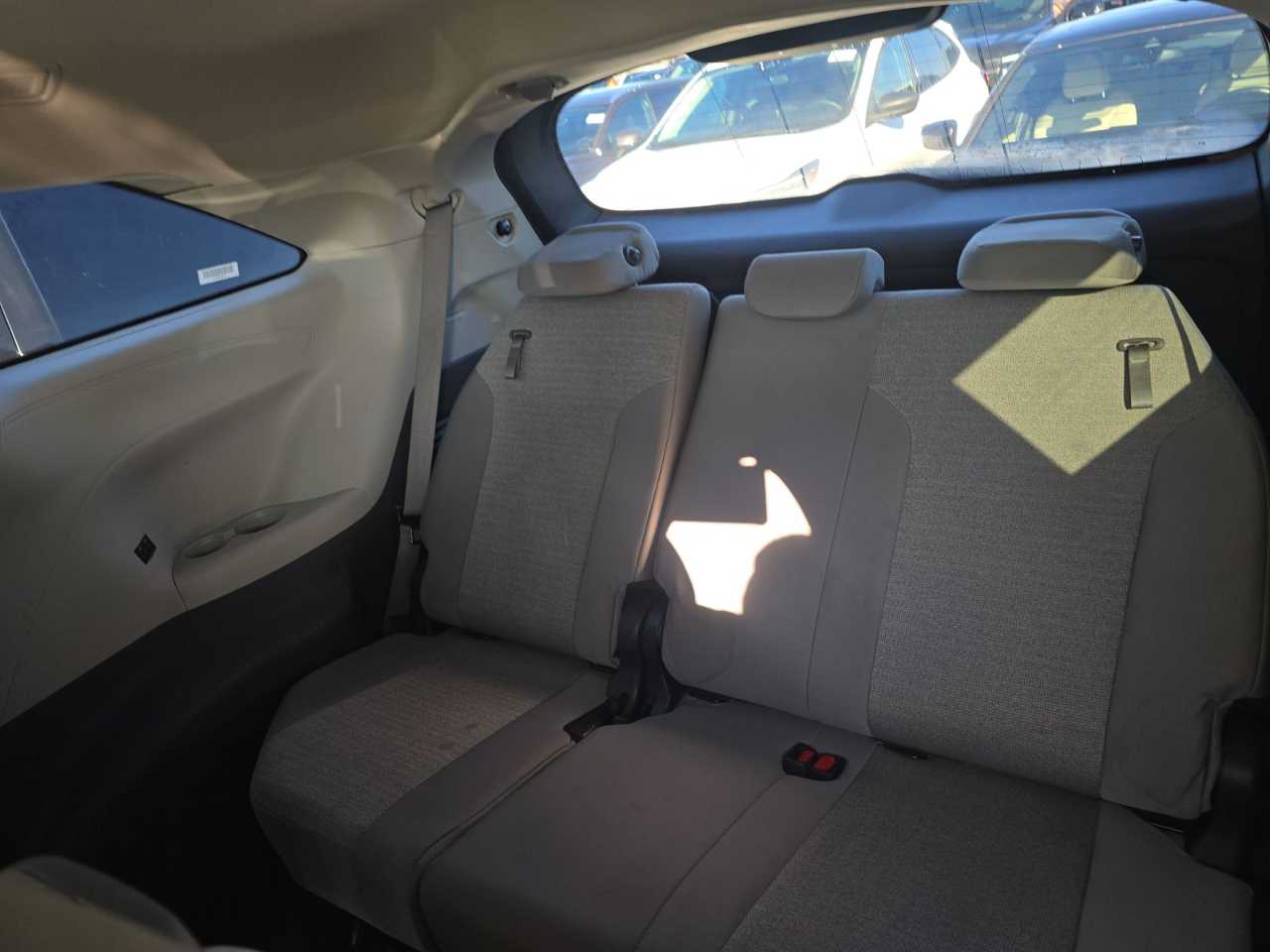 Toyota Sienna LE FWD 8-Passenger (Natl) 2024