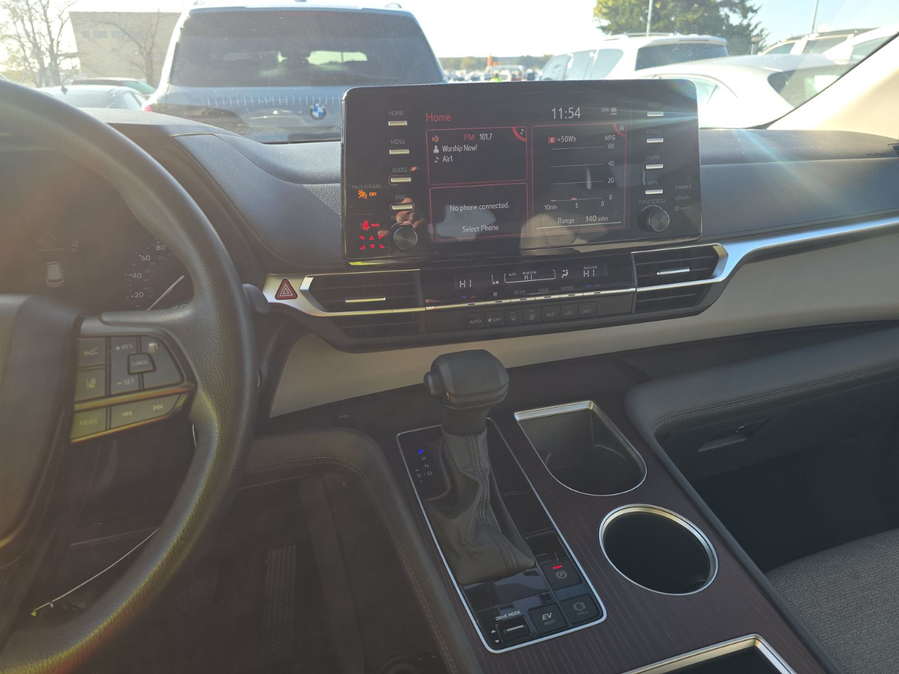 Toyota Sienna LE FWD 8-Passenger (Natl) 2024