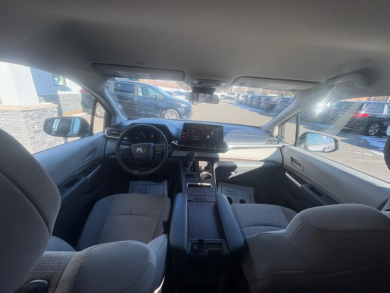 Toyota Sienna LE FWD 8-Passenger (Natl) 2024