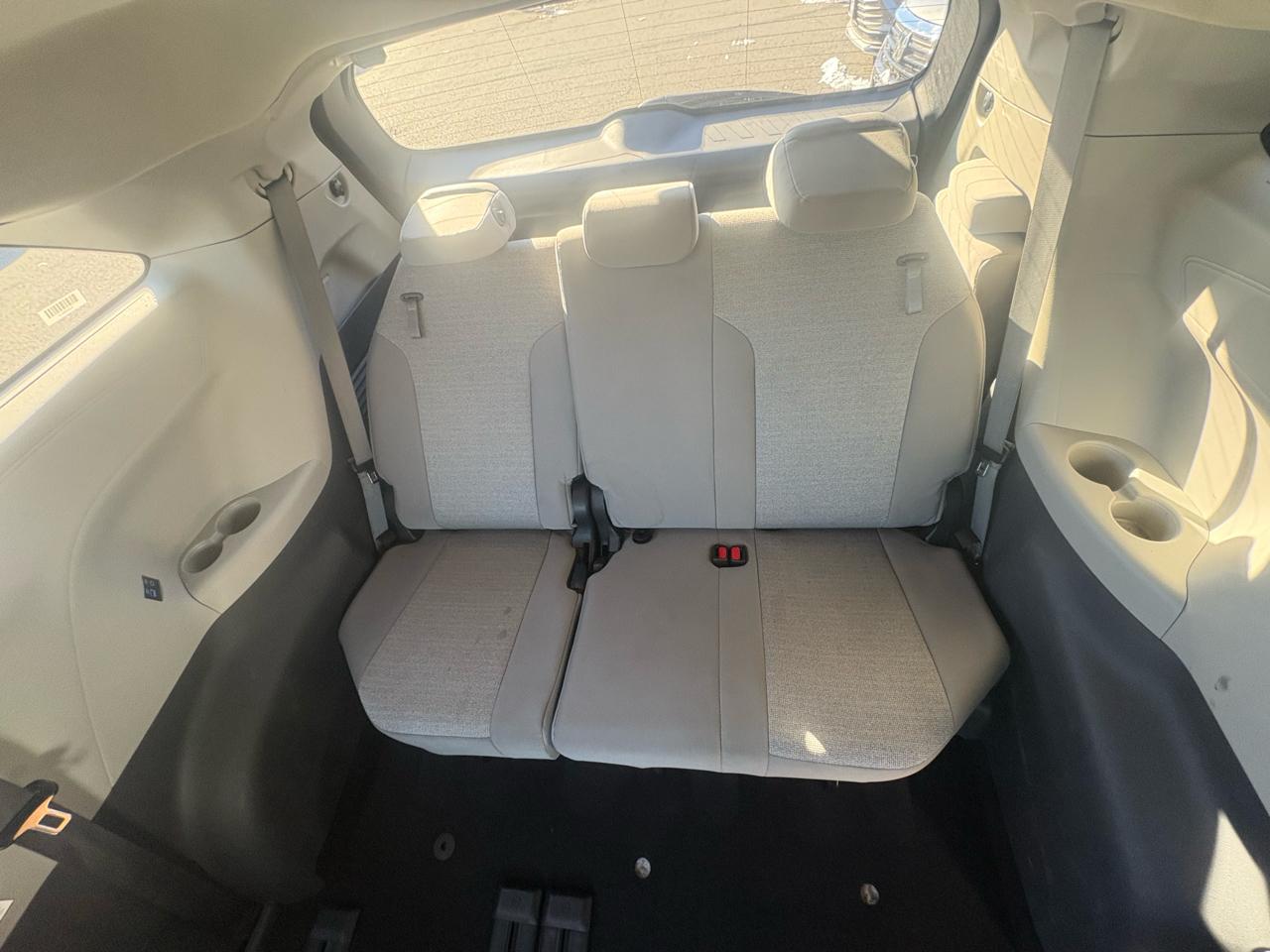 Toyota Sienna LE FWD 8-Passenger (Natl) 2024