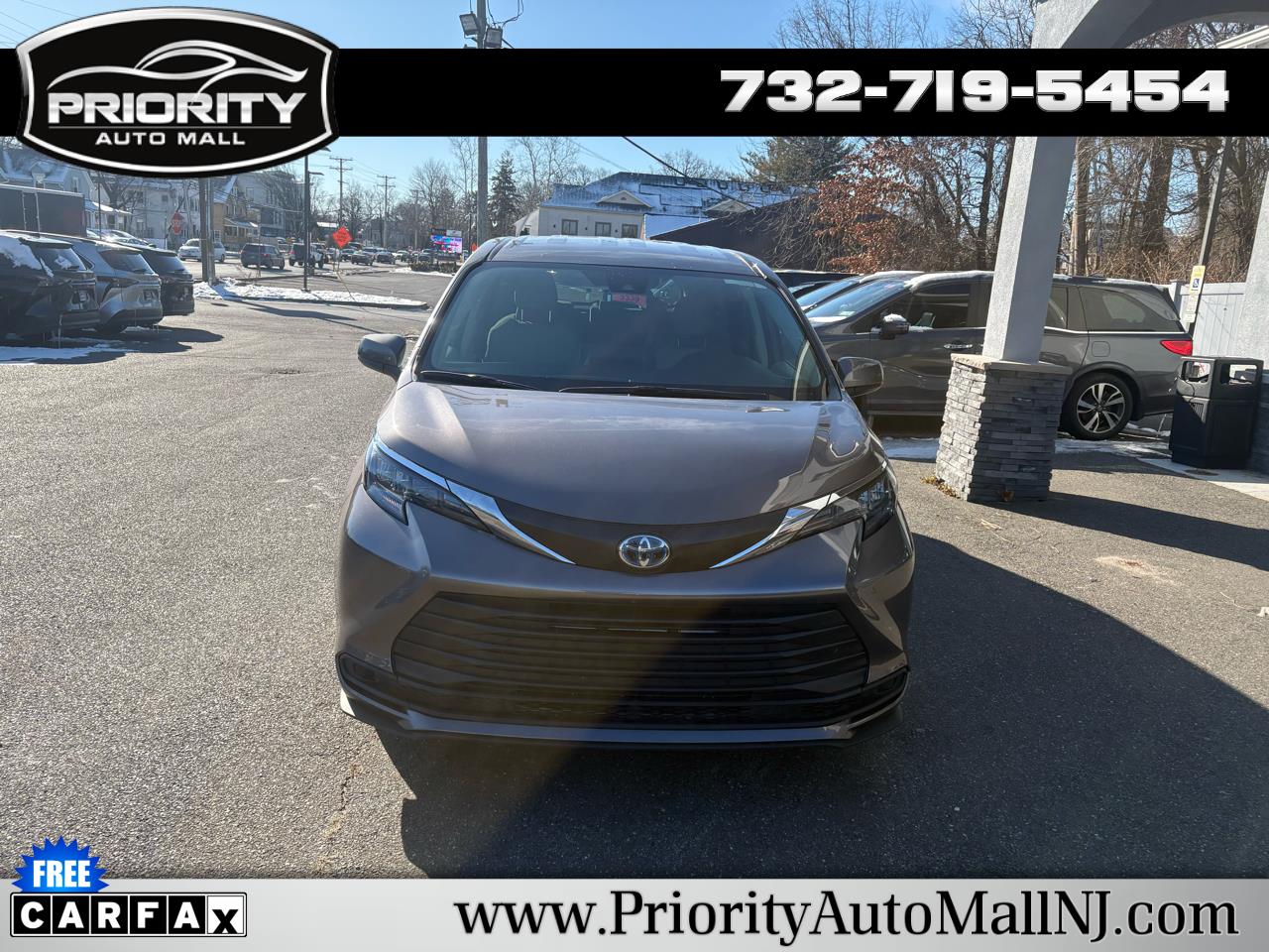 Toyota Sienna LE FWD 8-Passenger (Natl) 2024