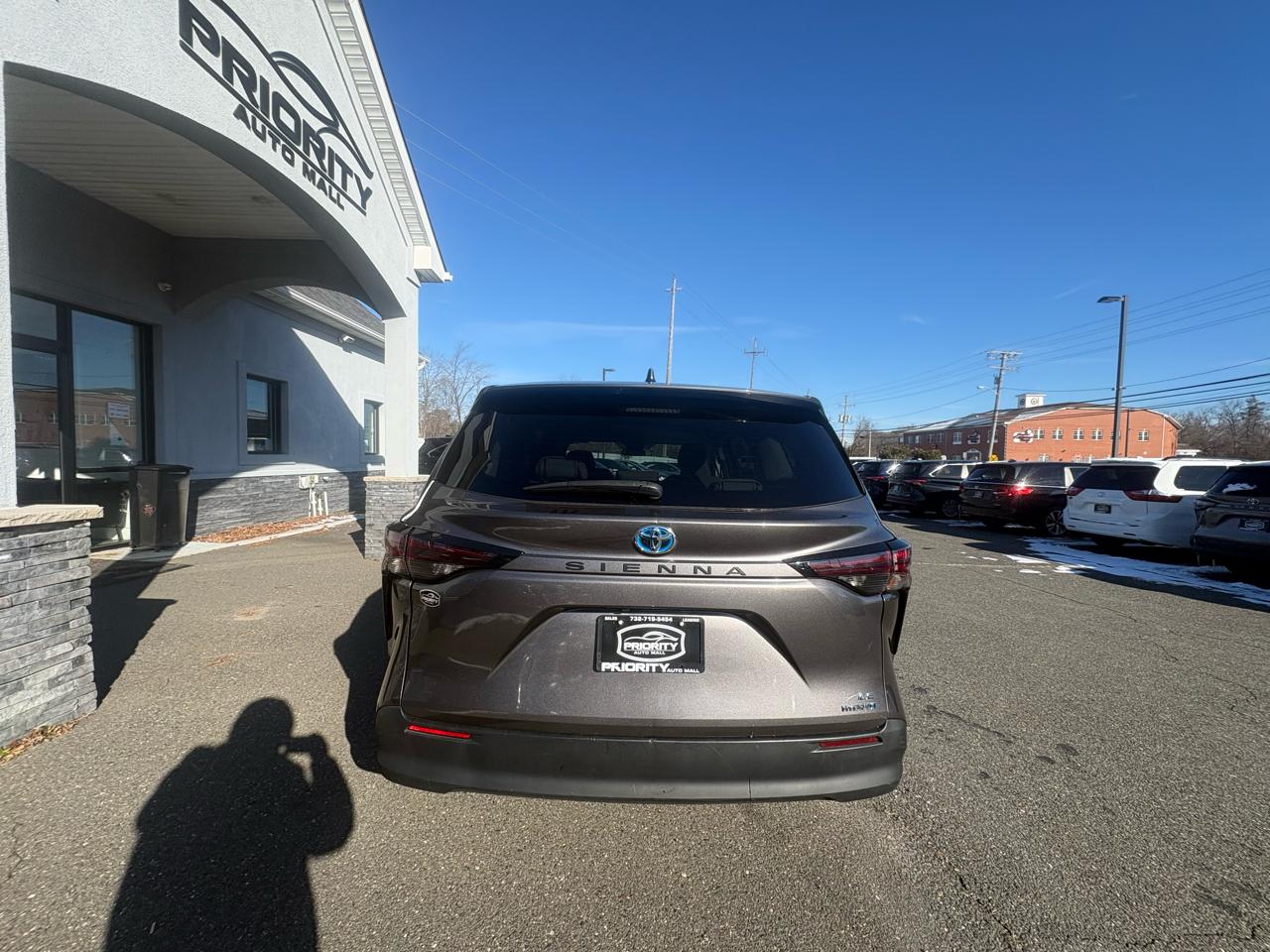 Toyota Sienna LE FWD 8-Passenger (Natl) 2024
