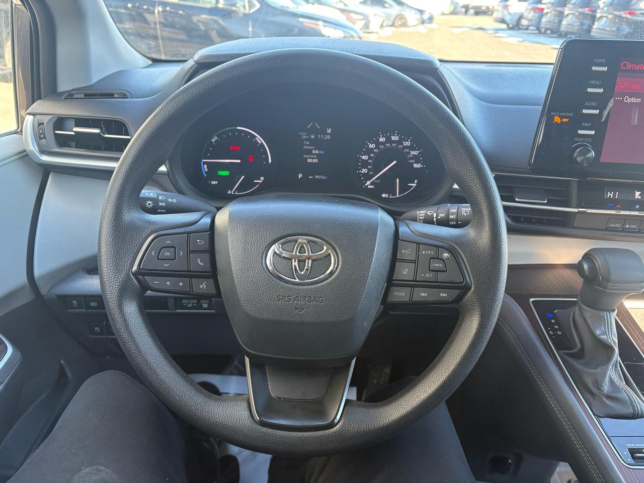 Toyota Sienna LE FWD 8-Passenger (Natl) 2024