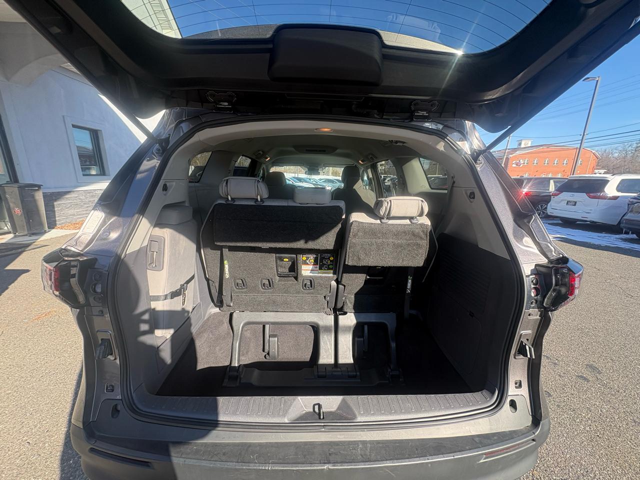 Toyota Sienna LE FWD 8-Passenger (Natl) 2024