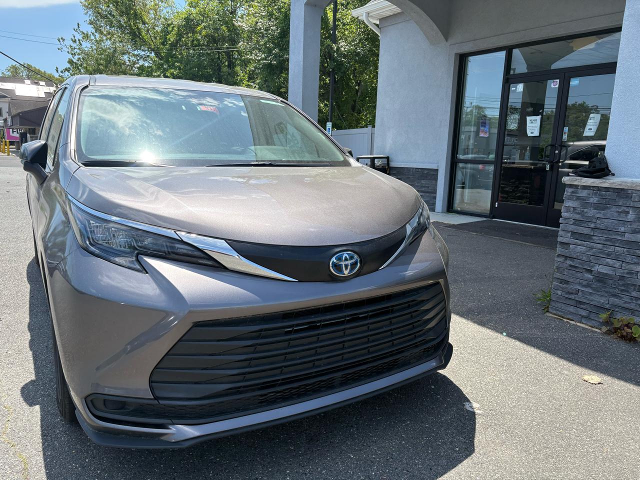 Toyota Sienna LE FWD 8-Passenger (Natl) 2024