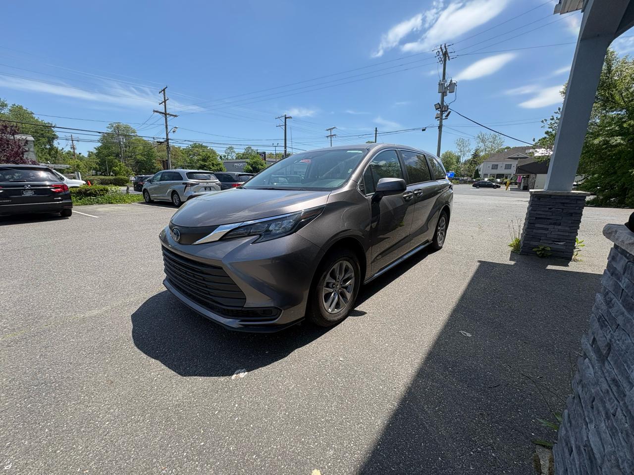 Toyota Sienna LE FWD 8-Passenger (Natl) 2024