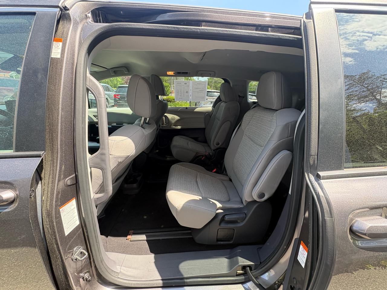 Toyota Sienna LE FWD 8-Passenger (Natl) 2024