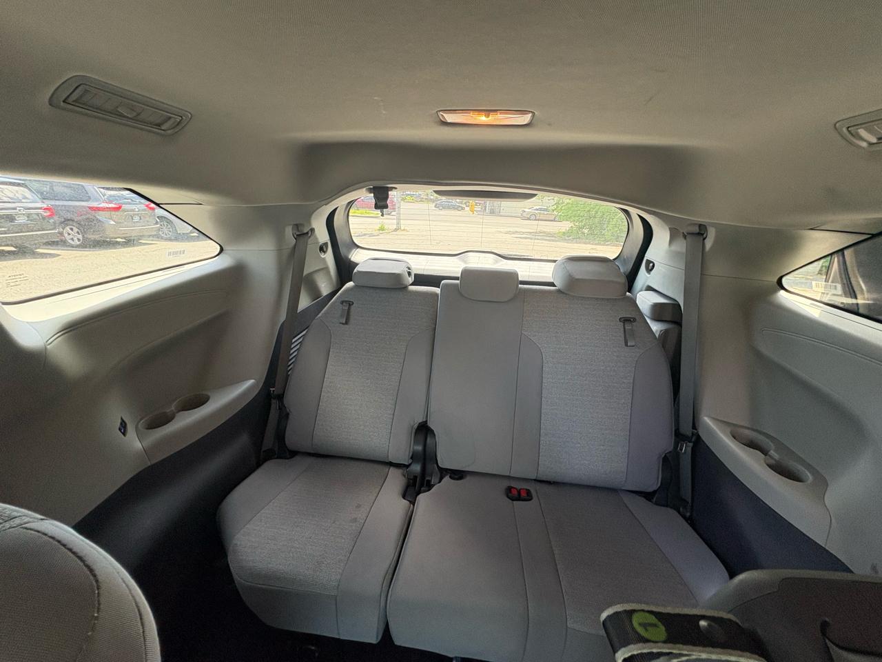 Toyota Sienna LE FWD 8-Passenger (Natl) 2024
