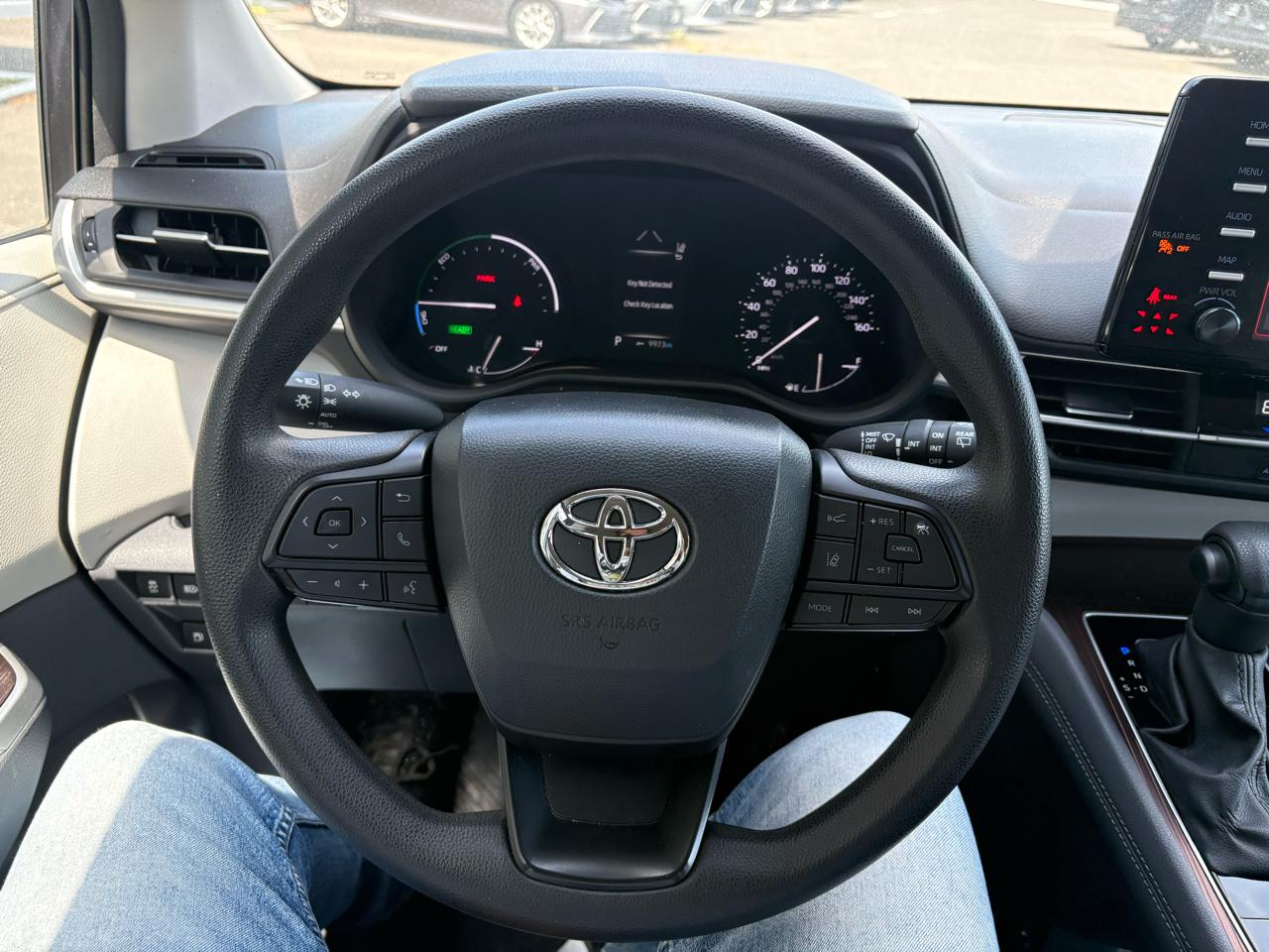 Toyota Sienna LE FWD 8-Passenger (Natl) 2024