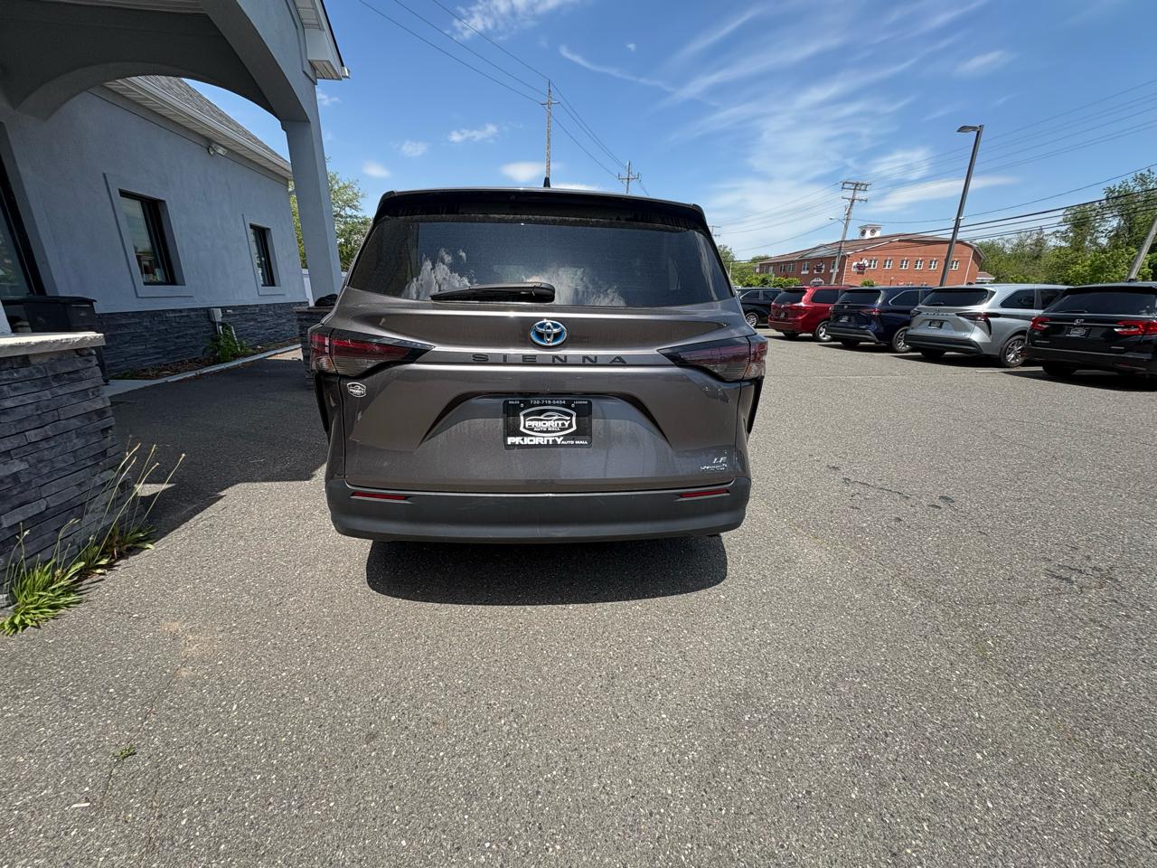 Toyota Sienna LE FWD 8-Passenger (Natl) 2024