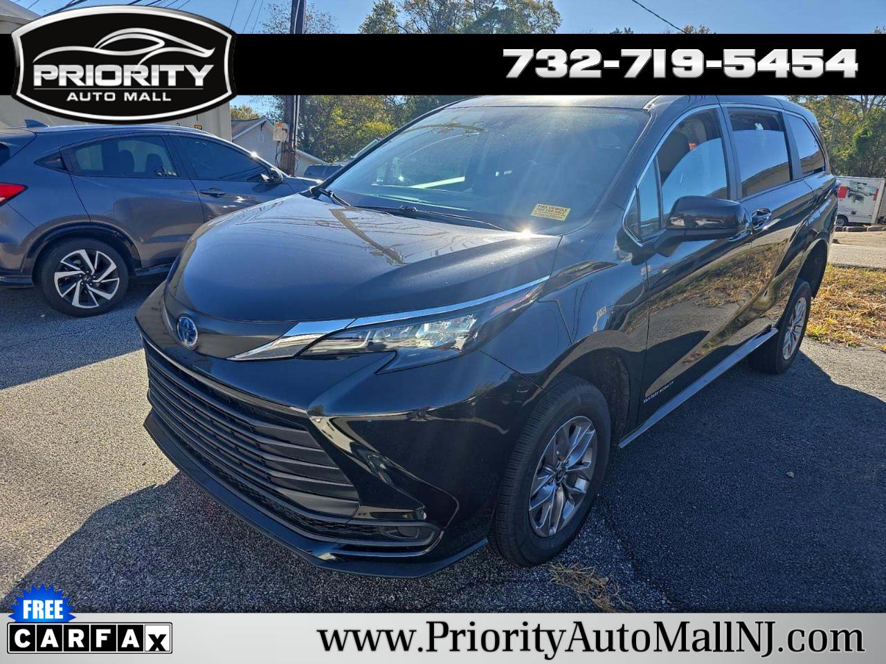 Toyota Sienna LE FWD 8-Passenger (Natl) 2024