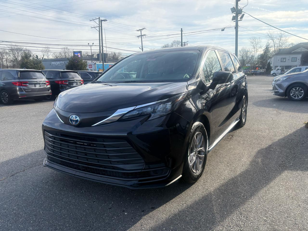 Toyota Sienna LE FWD 8-Passenger (Natl) 2024