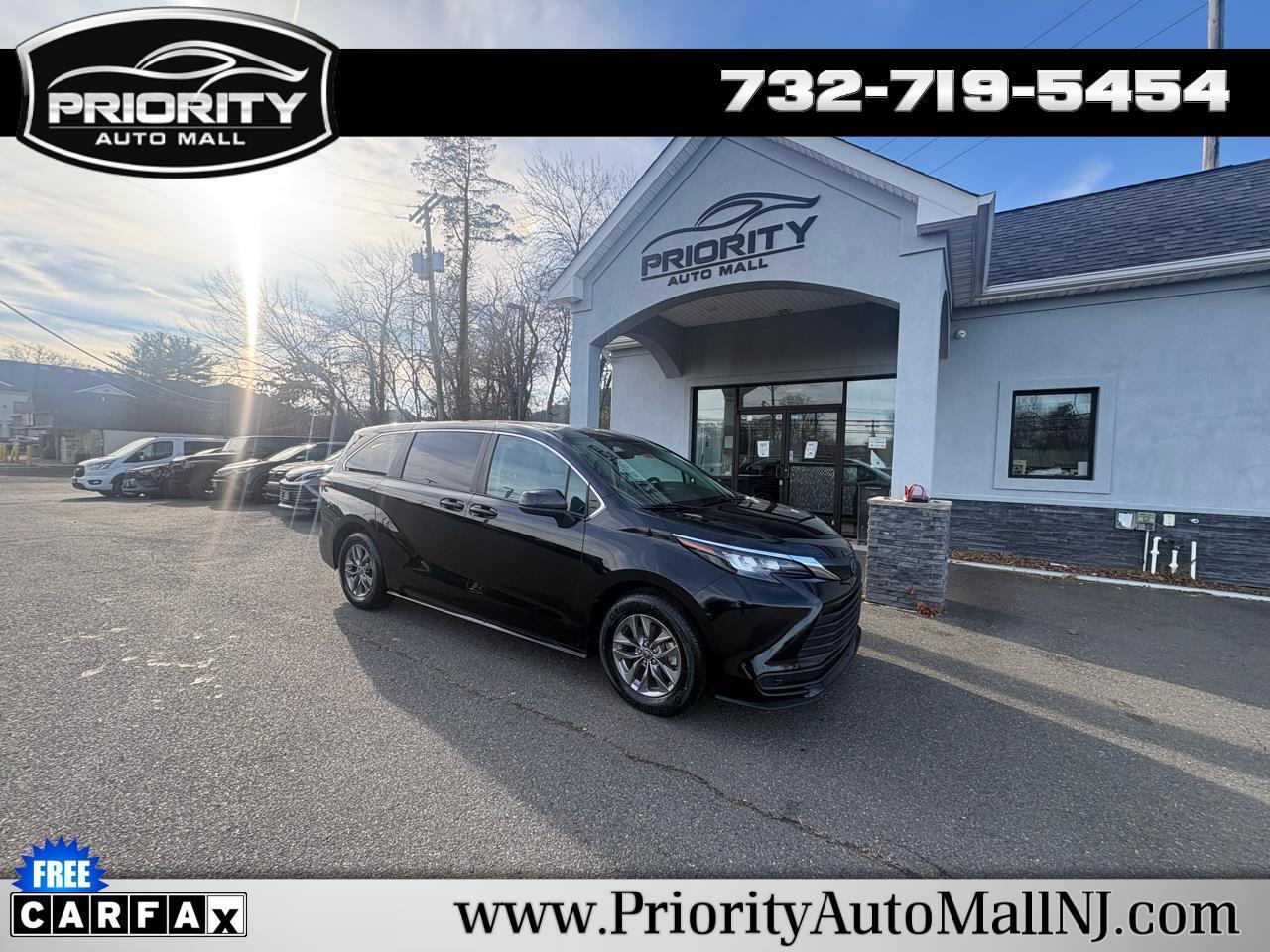 Toyota Sienna LE FWD 8-Passenger (Natl) 2024