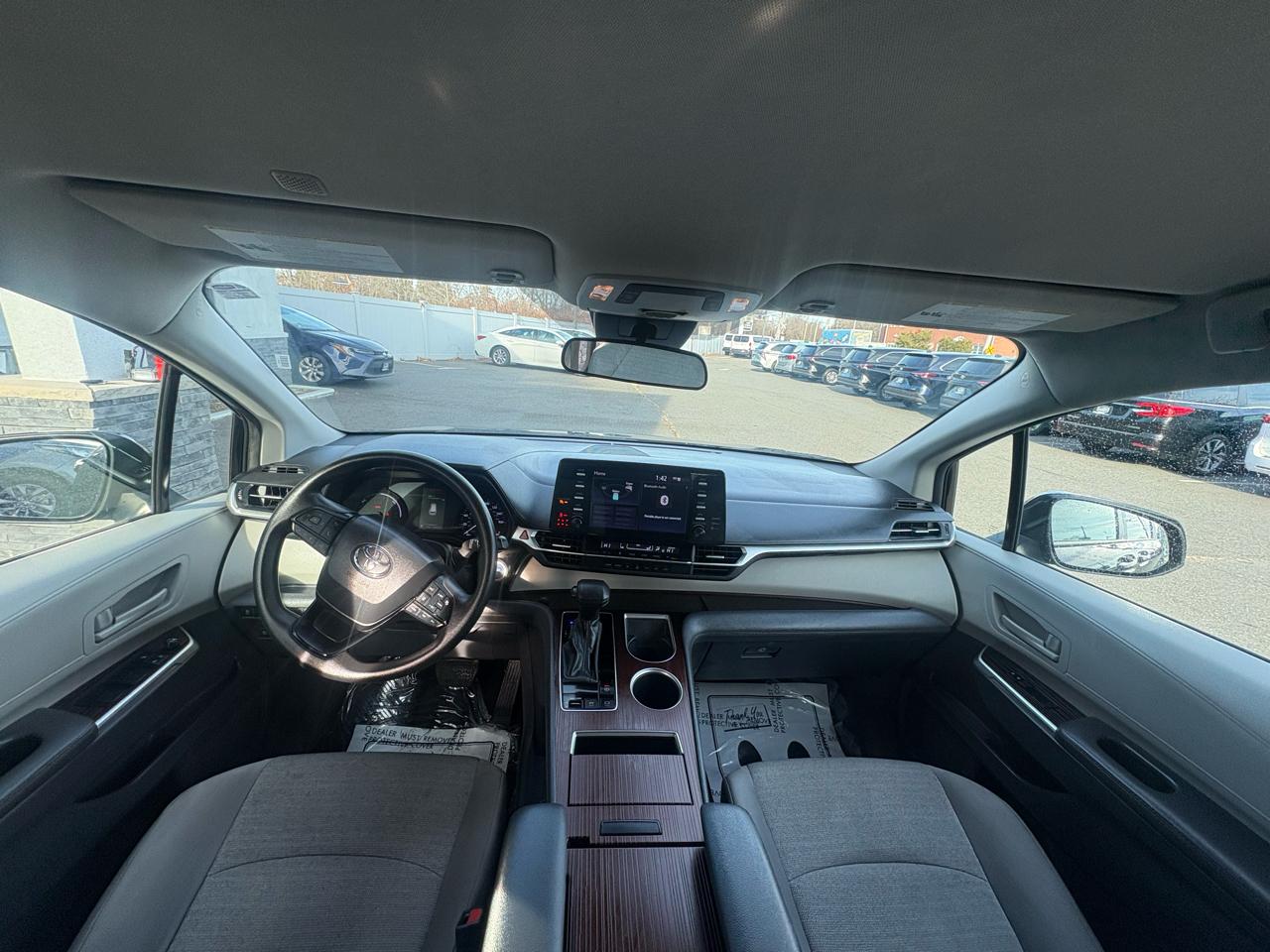 Toyota Sienna LE FWD 8-Passenger (Natl) 2024