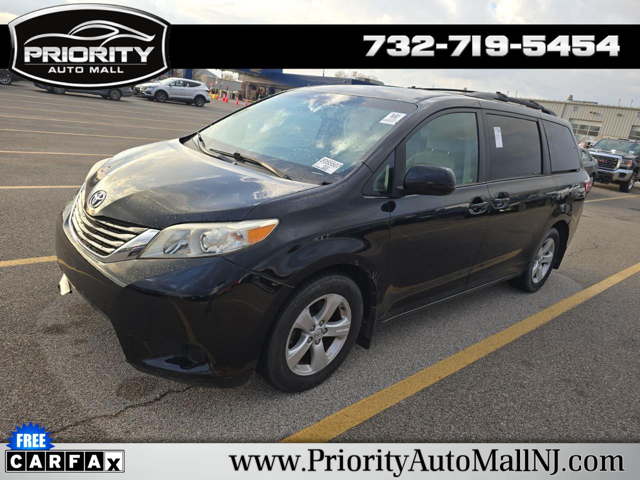 Toyota Sienna 5dr 8-Pass Van LE FWD (Natl) 2016