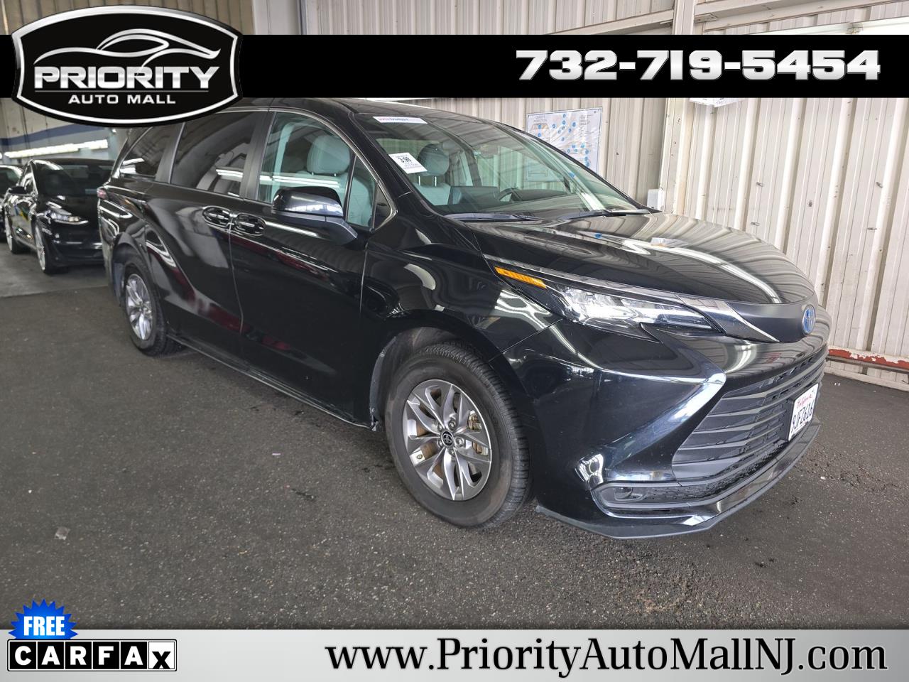 Toyota Sienna LE FWD 8-Passenger (Natl) 2024