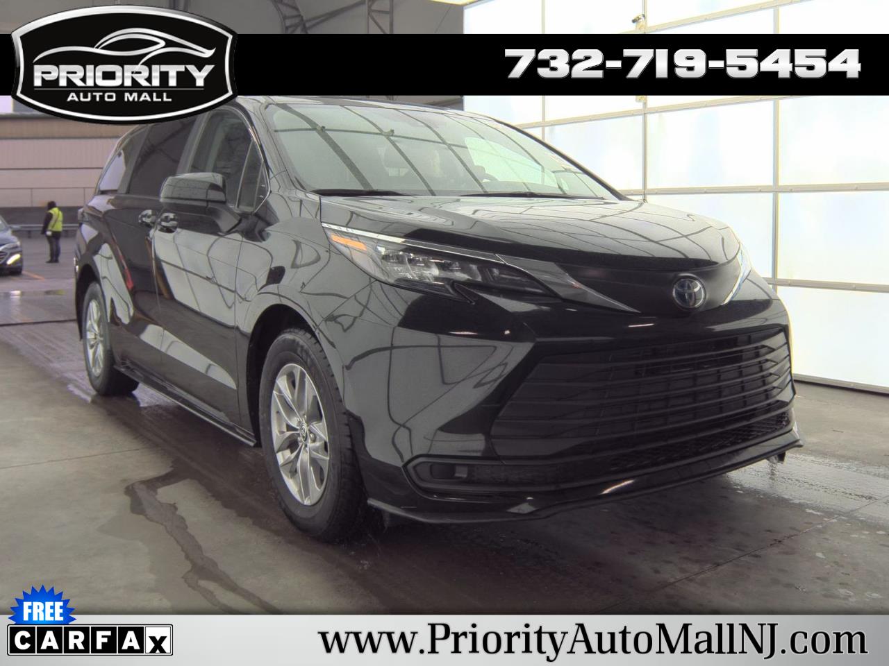 Toyota Sienna LE FWD 8-Passenger (Natl) 2024