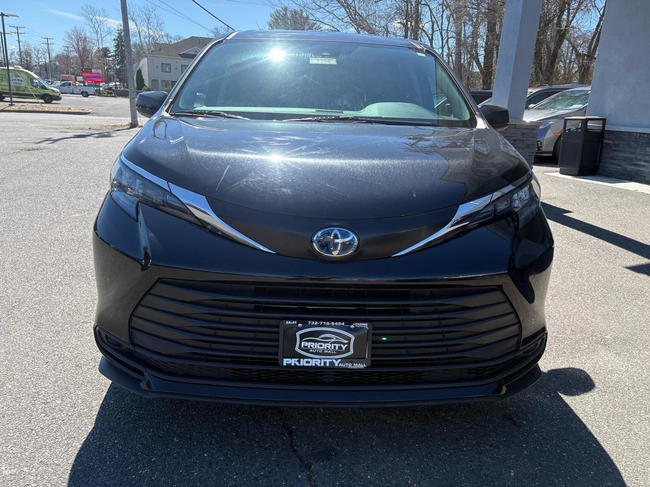 Toyota Sienna LE FWD 8-Passenger (Natl) 2024