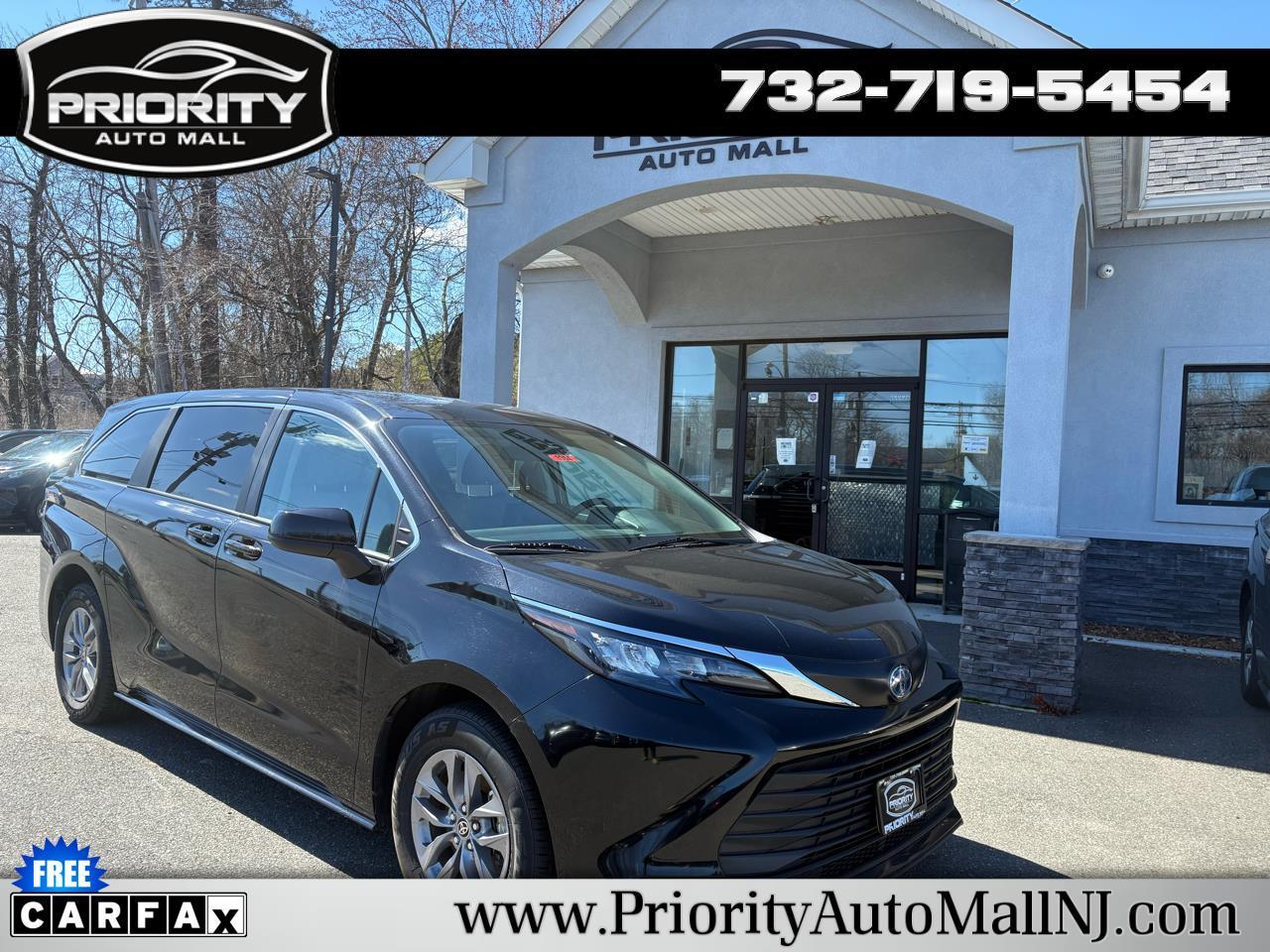 Toyota Sienna LE FWD 8-Passenger (Natl) 2024