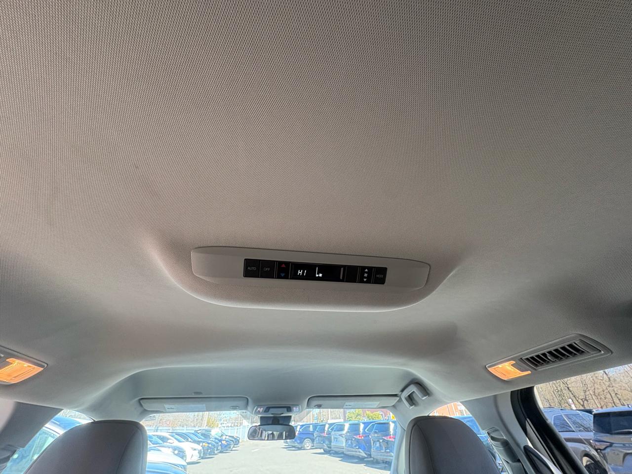 Toyota Sienna LE FWD 8-Passenger (Natl) 2024