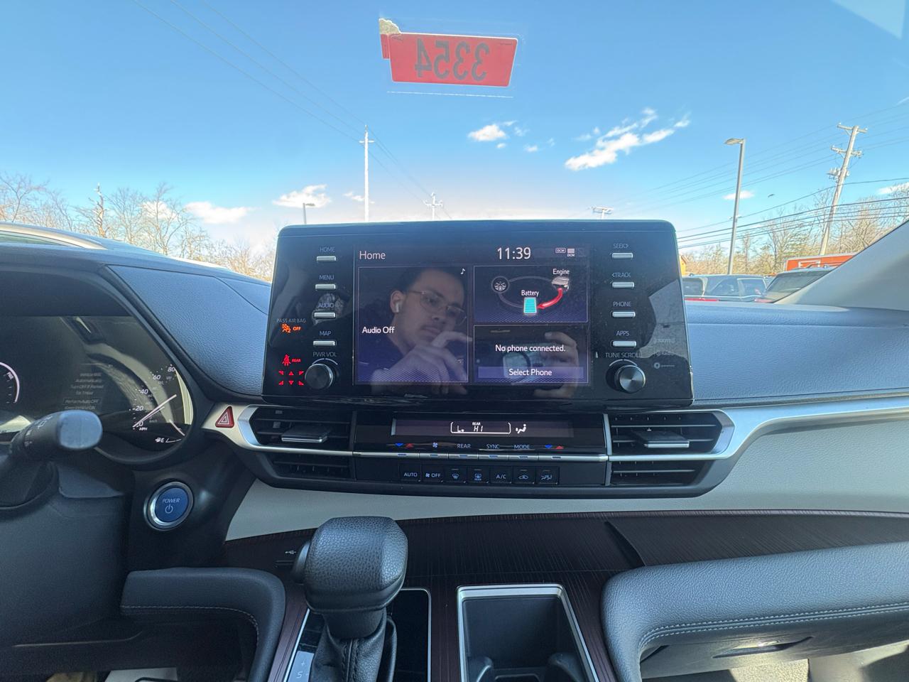 Toyota Sienna LE FWD 8-Passenger (Natl) 2024