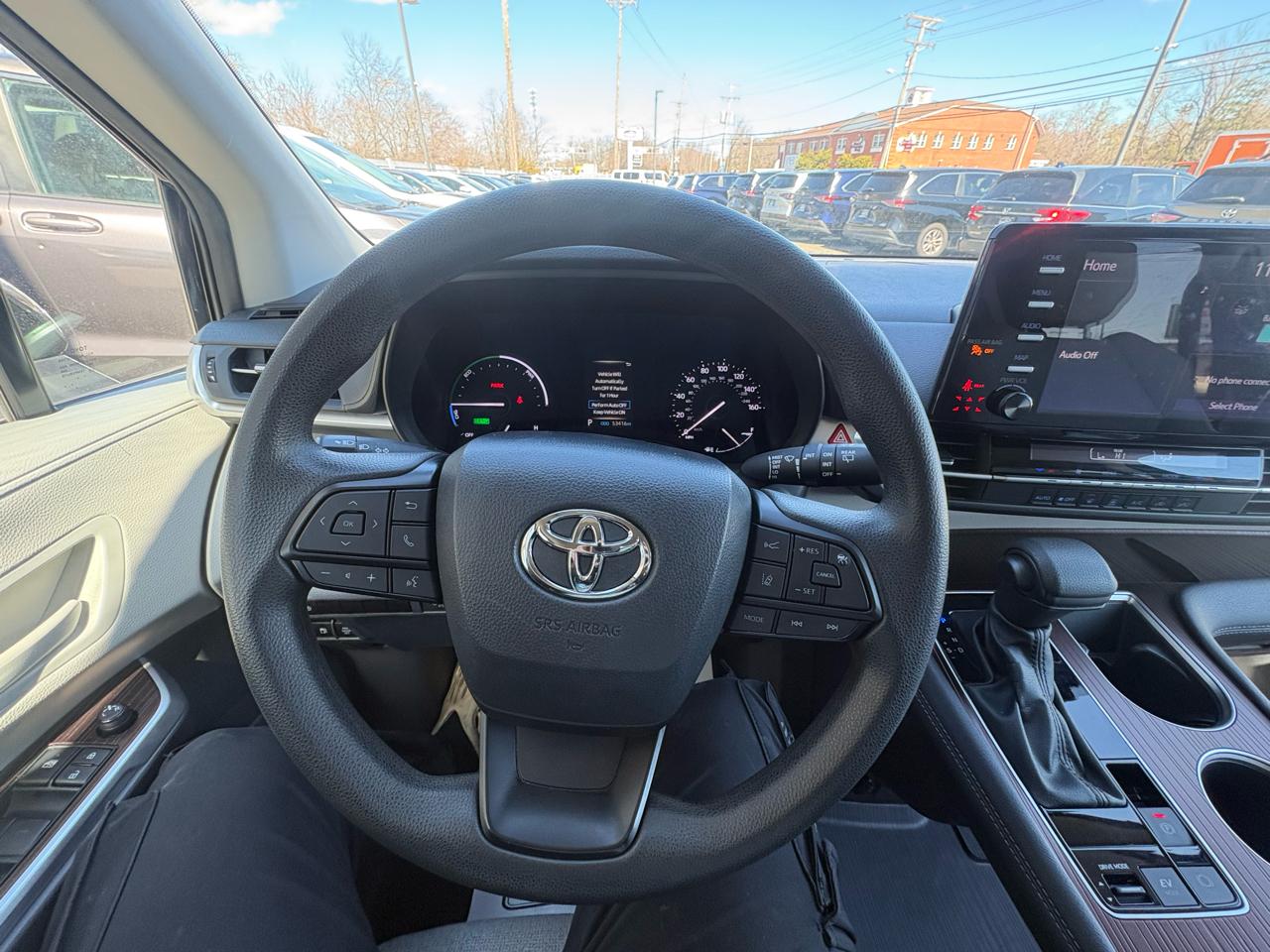 Toyota Sienna LE FWD 8-Passenger (Natl) 2024