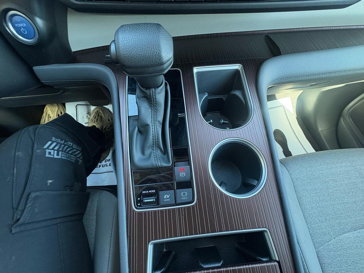 Toyota Sienna LE FWD 8-Passenger (Natl) 2024