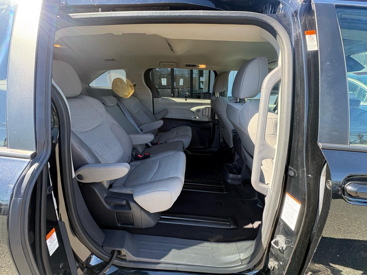 Toyota Sienna LE FWD 8-Passenger (Natl) 2024