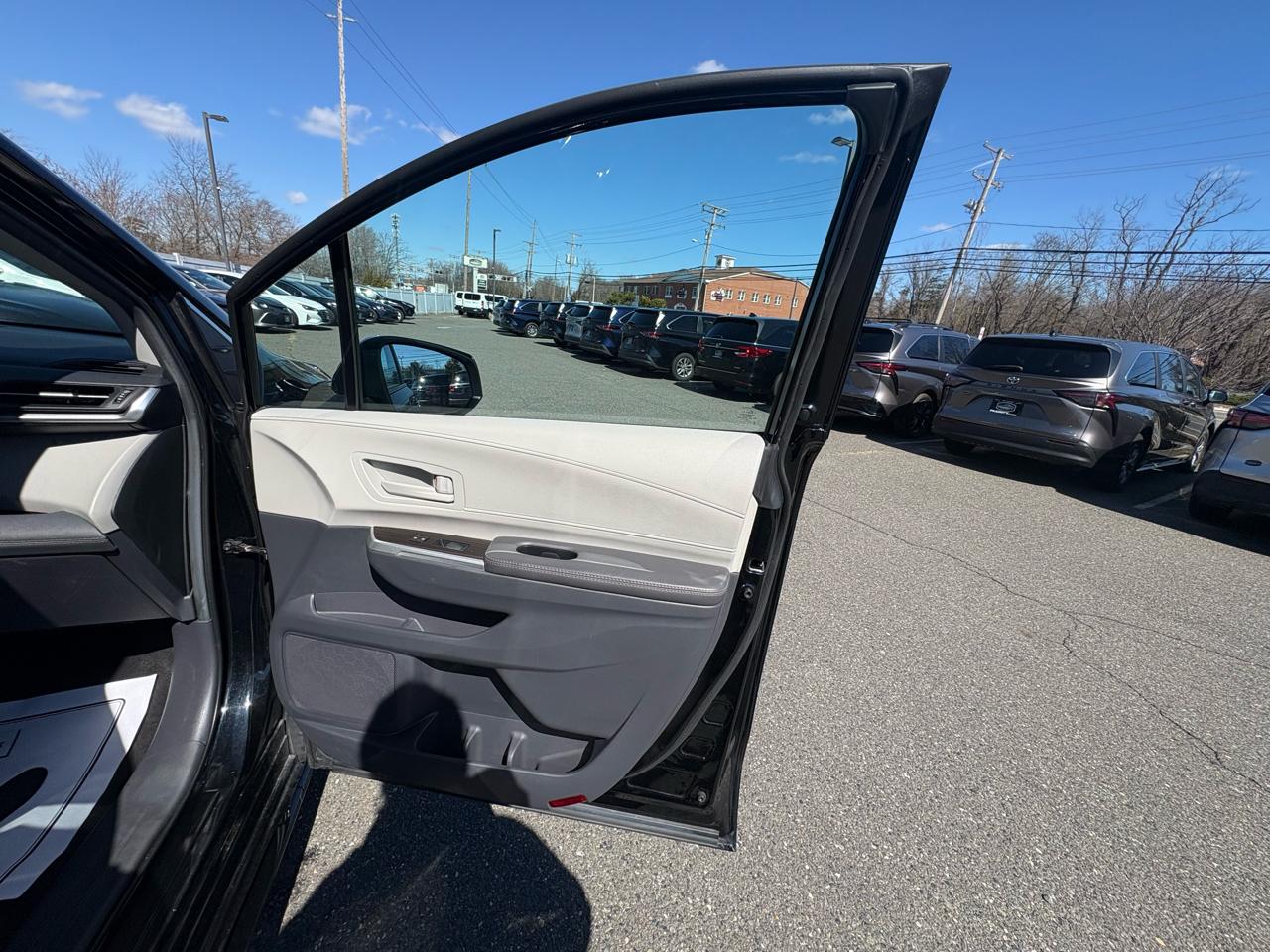 Toyota Sienna LE FWD 8-Passenger (Natl) 2024