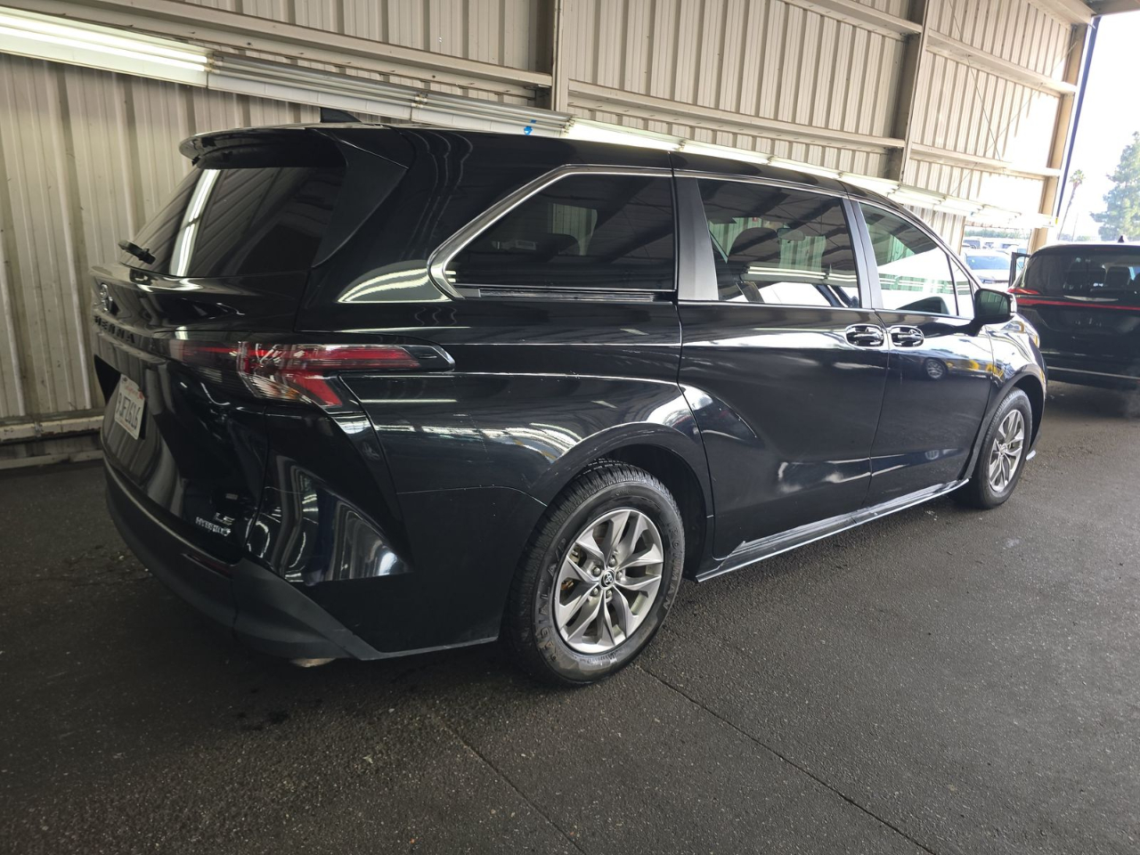 Toyota Sienna LE FWD 8-Passenger (Natl) 2024