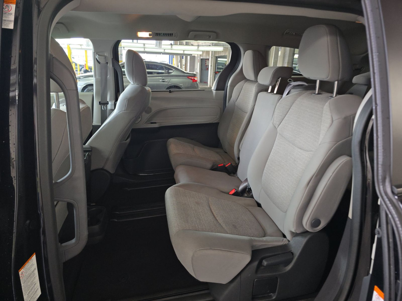 Toyota Sienna LE FWD 8-Passenger (Natl) 2024