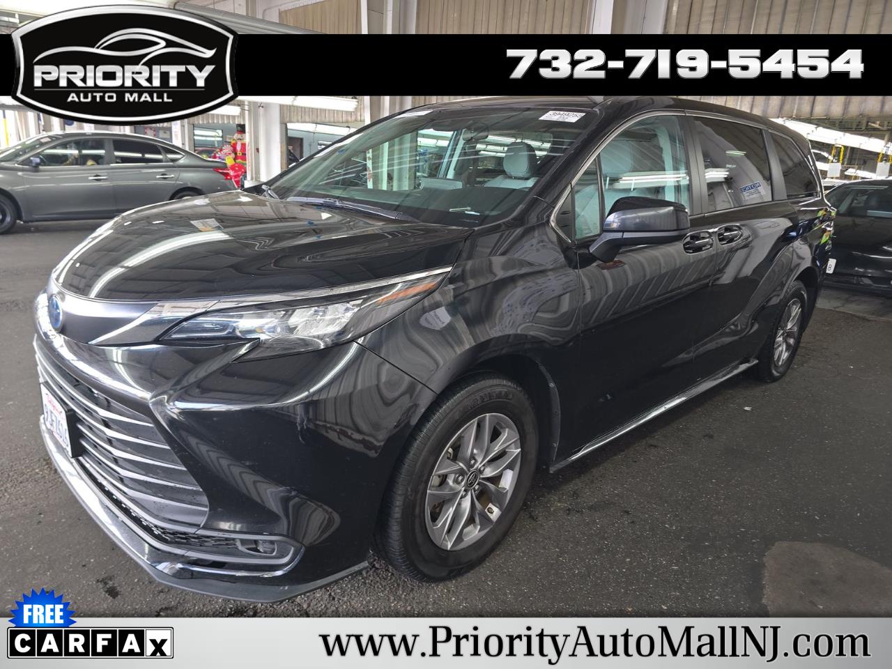 Toyota Sienna LE FWD 8-Passenger (Natl) 2024