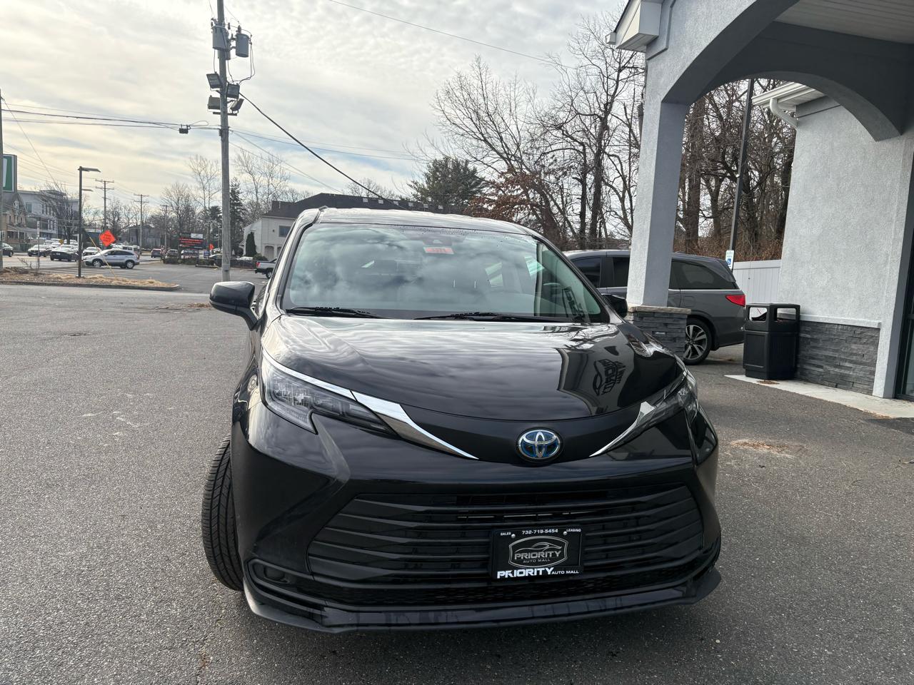 Toyota Sienna LE FWD 8-Passenger (Natl) 2024