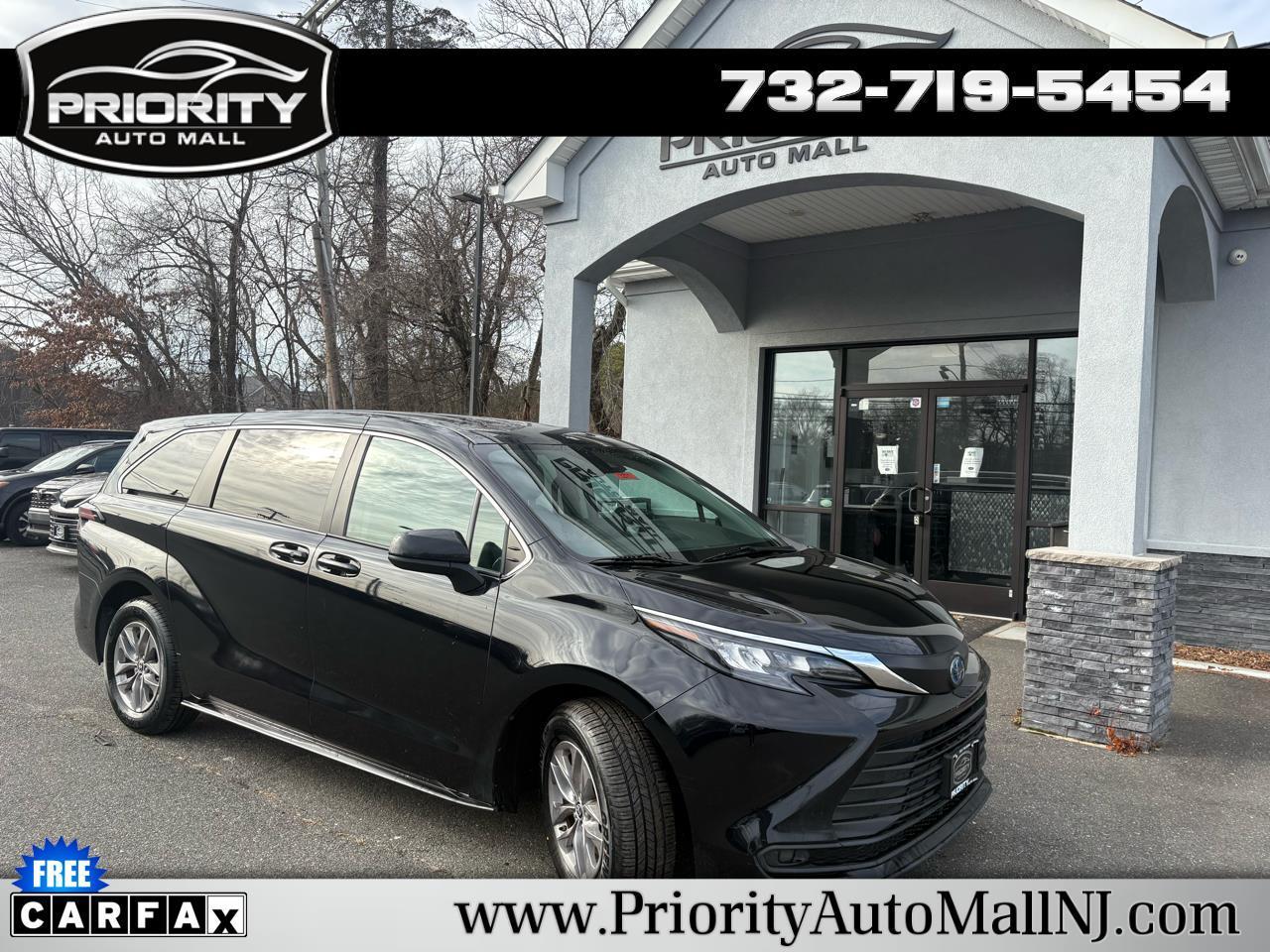 Toyota Sienna LE FWD 8-Passenger (Natl) 2024