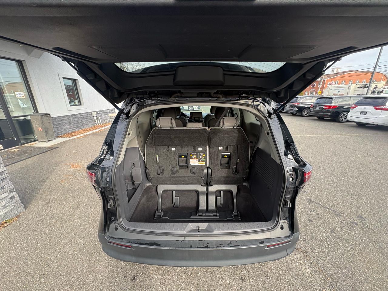 Toyota Sienna LE FWD 8-Passenger (Natl) 2024