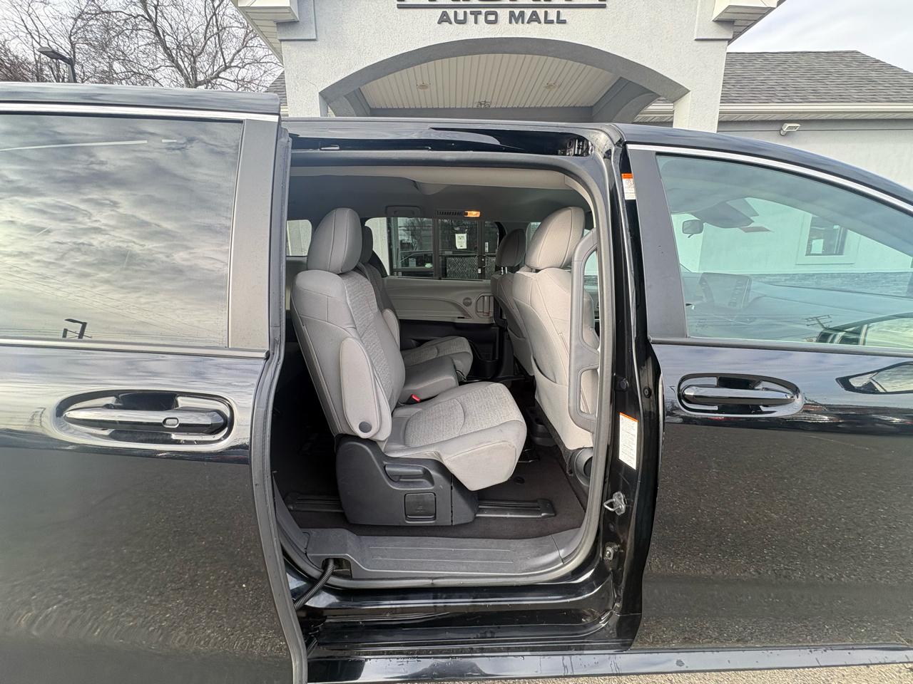 Toyota Sienna LE FWD 8-Passenger (Natl) 2024