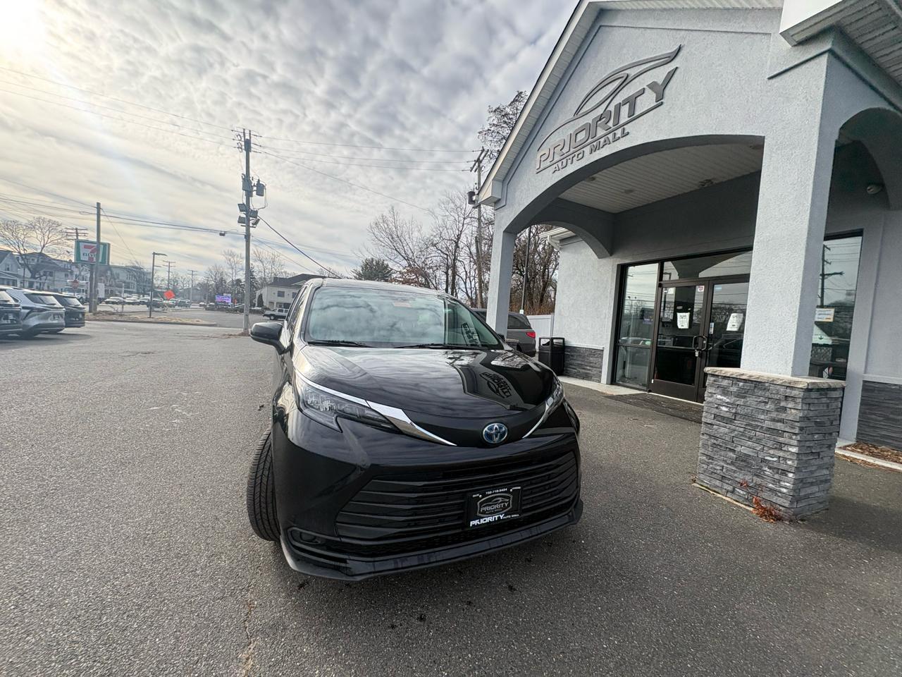 Toyota Sienna LE FWD 8-Passenger (Natl) 2024