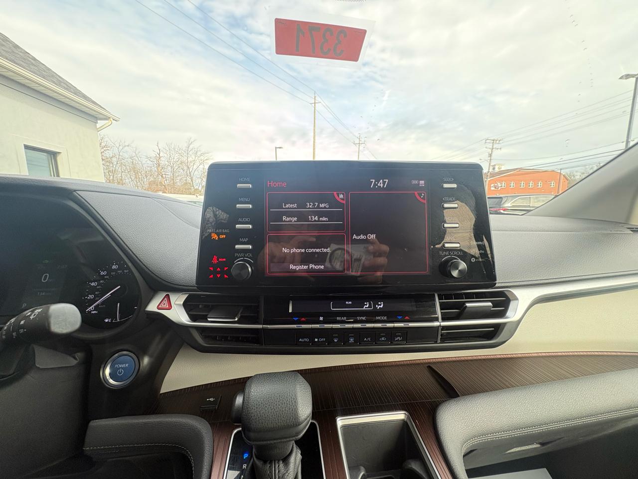 Toyota Sienna LE FWD 8-Passenger (Natl) 2024