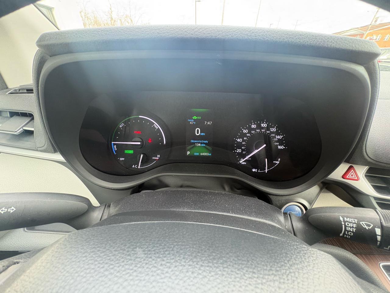 Toyota Sienna LE FWD 8-Passenger (Natl) 2024