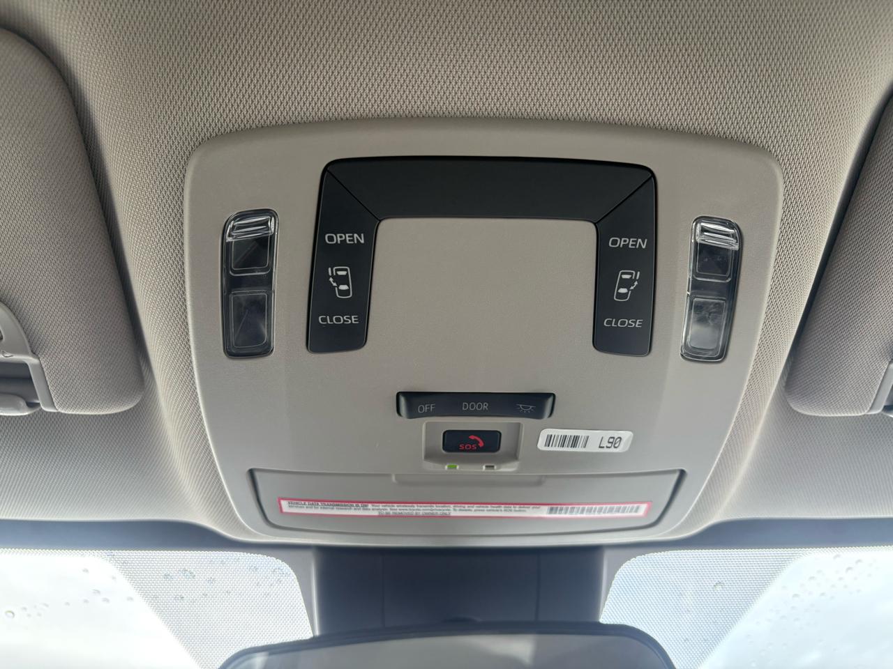 Toyota Sienna LE FWD 8-Passenger (Natl) 2024